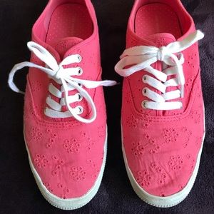Coral eyelet sneakers